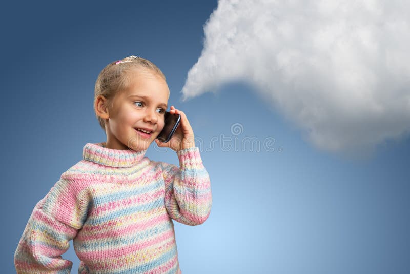 A menina bonito fala no telefone imagens de stock A menina bonito fala no telefone imagens de stock