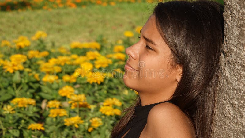Menina bonito fora imagens de stock royalty free Menina bonito fora imagens de stock royalty free