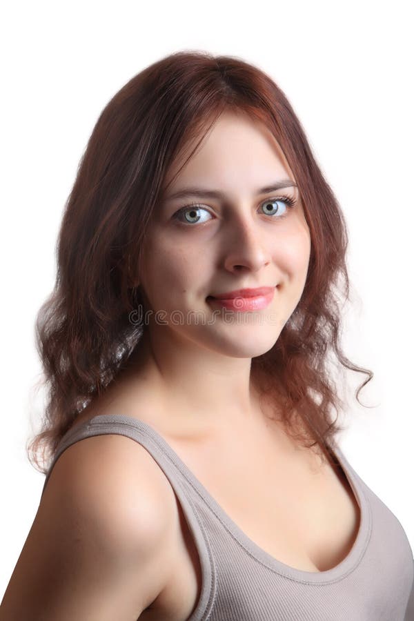 Menina caucasiano do ruivo 18 anos velha na camisa bege, close up. imagem de stock Menina caucasiano do ruivo 18 anos velha na camisa bege, close up. imagem de stock