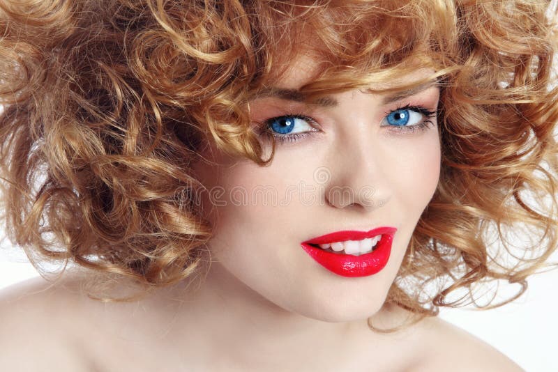 Menina com batom vermelho foto de stock Menina com batom vermelho foto de stock