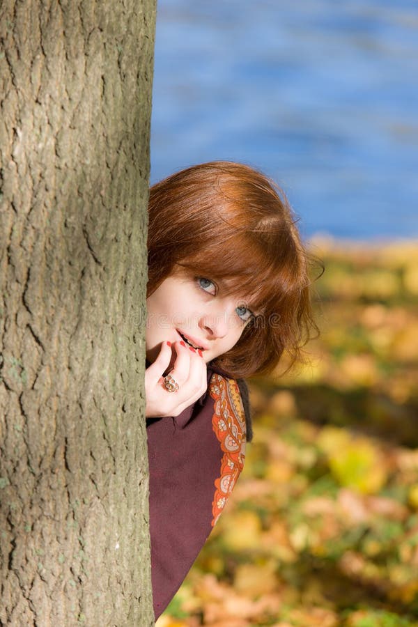 Menina com cabelo vermelho imagens de stock royalty free