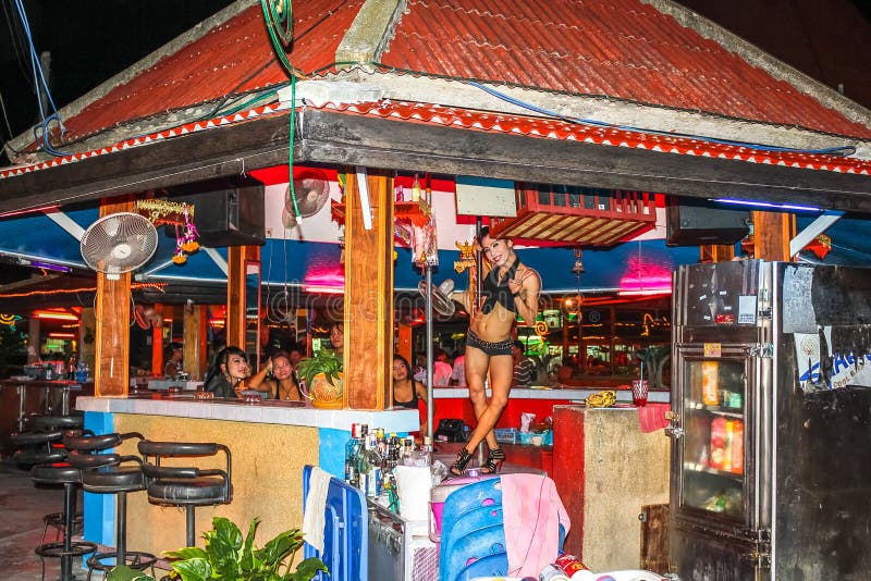 Menina De Barra Gogo Lamai, Koh Samui Foto de Stock Editorial Imagem