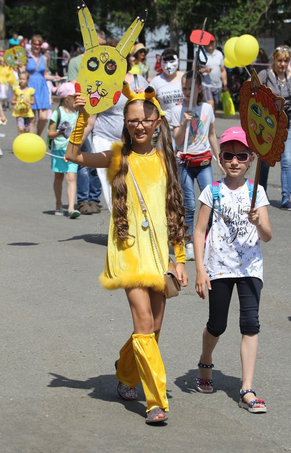 Traje de Pikachu imagem de stock editorial. Imagem de jogos - 75825384