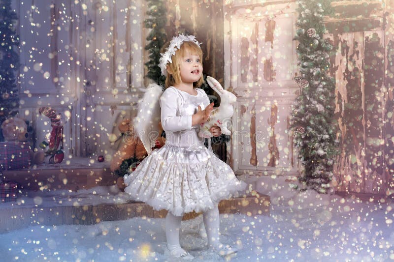 Menina do anjo do Natal imagem de stock Menina do anjo do Natal imagem de stock