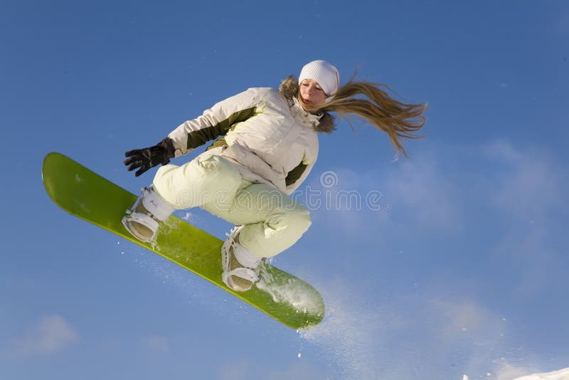 A menina do Snowboard salta imagem de stock royalty free A menina do Snowboard salta imagem de stock royalty free
