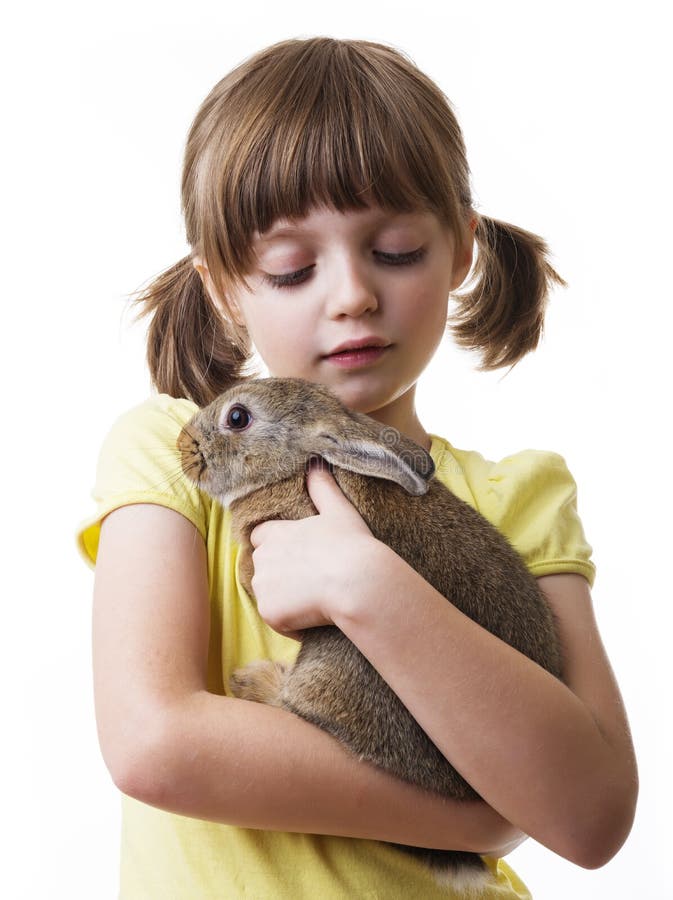 Download Menina E Um Coelho Marrom Pequeno Imagem de Stock - Imagem de fundo, isolação: 29833107