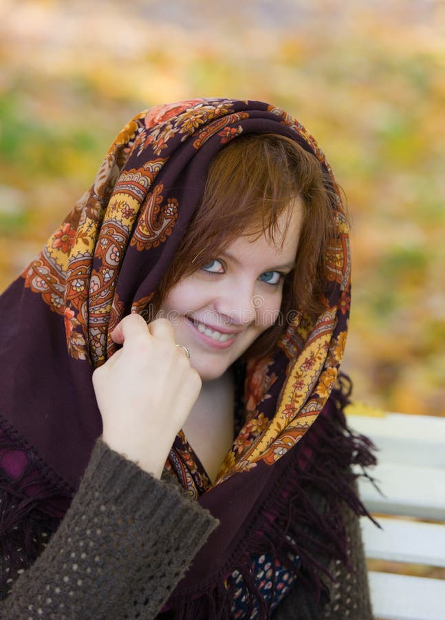 Menina em um lenço fotografia de stock royalty free