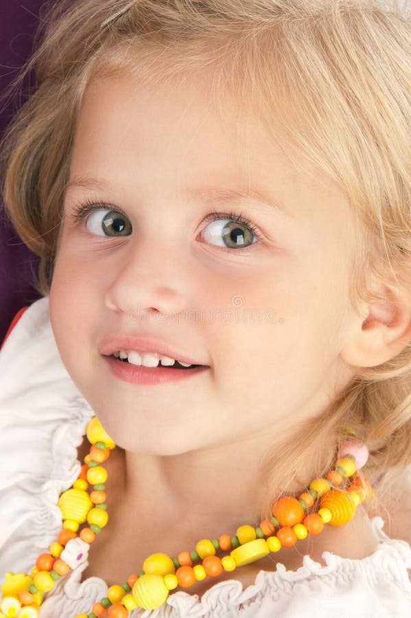 Menina pequena surpreendida e maravilhada imagem de stock royalty free