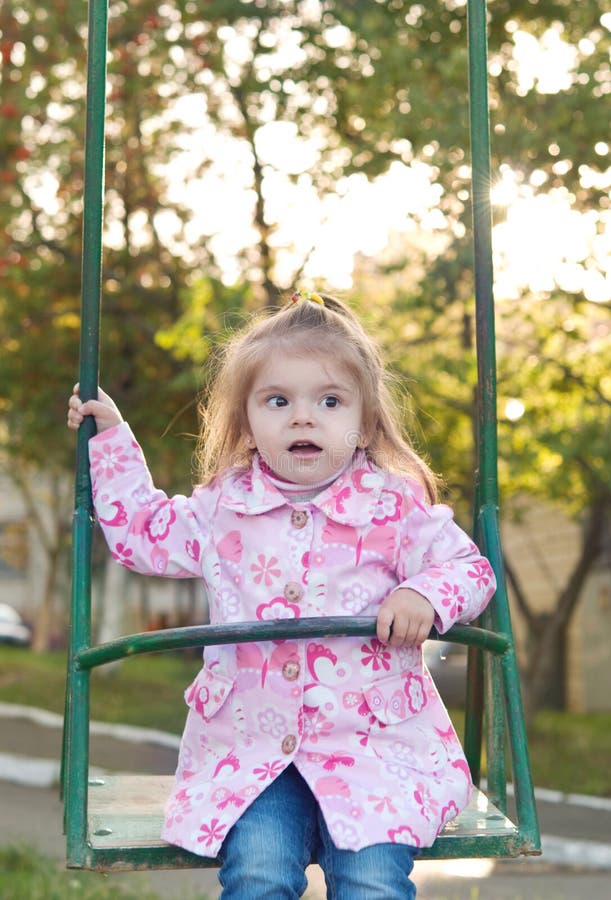 Jogos da menina foto de stock. Imagem de infância, jogar - 31160130