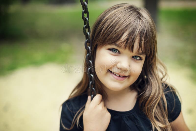 Menina de dez anos fotos, imagens de © iconogenic #63962511