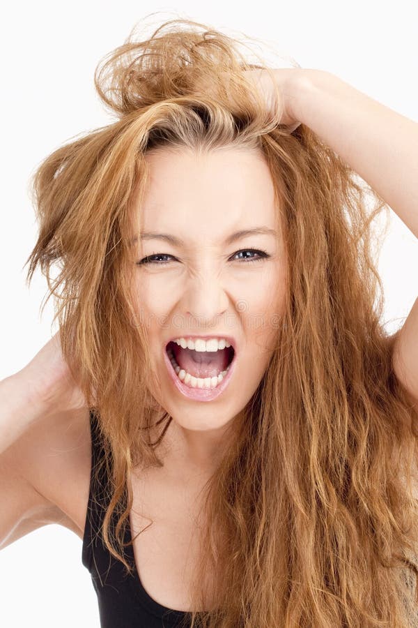 Menina frustrante com cabelo longo de Brown que grita foto de stock Menina frustrante com cabelo longo de Brown que grita foto de stock