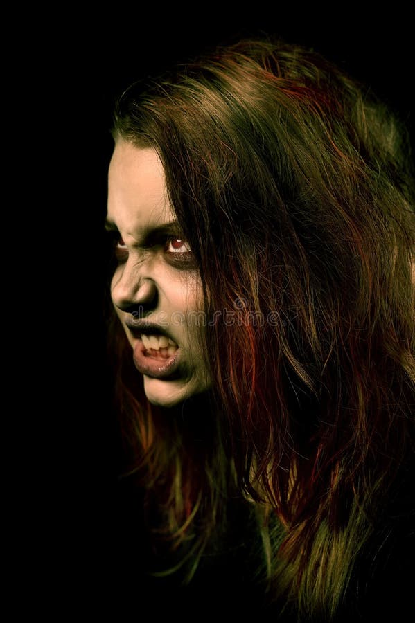 Menina Possuída Pelo Diabo Olha Para Você Fora Escuridão fotos, imagens de  © YAYImages #263310978