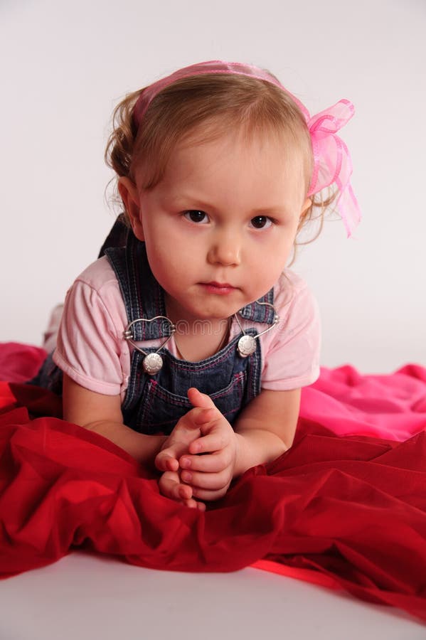 Menina no estúdio fotografia de stock royalty free