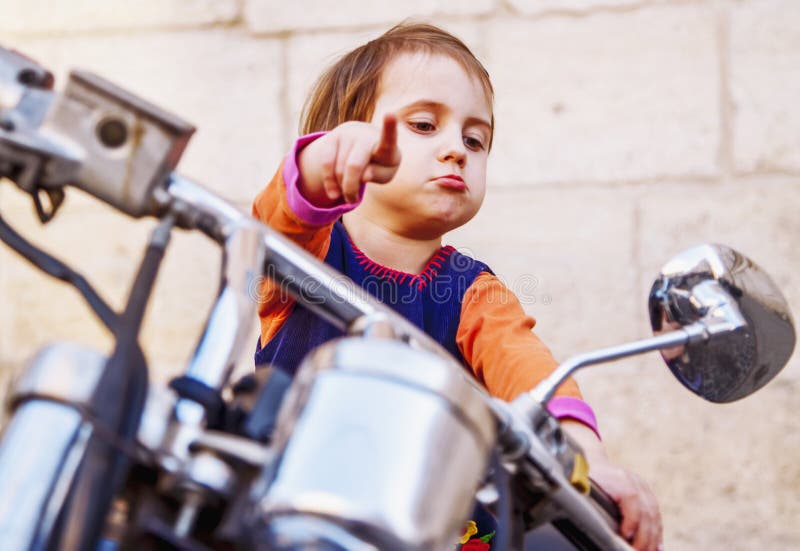 Bolo Da Motocicleta (criança) Foto de Stock - Imagem de