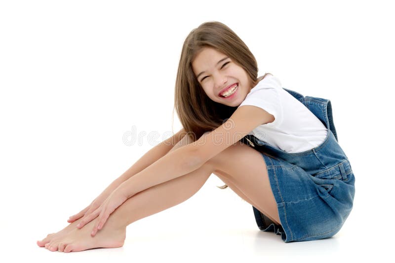 Menina Que Abraa Seus Joelhos Foto De Stock Imagem De Joelho Medo 145636756