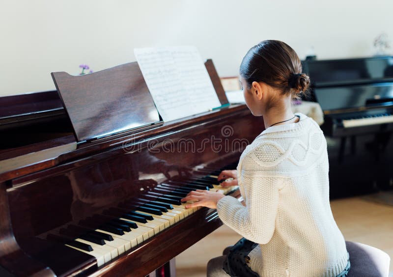 Retrato, De, Aluno, Com, Professor, Piano Jogo, Em, Música, Lição Fotos,  retratos, imágenes y fotografía de archivo libres de derecho. Image 91652975