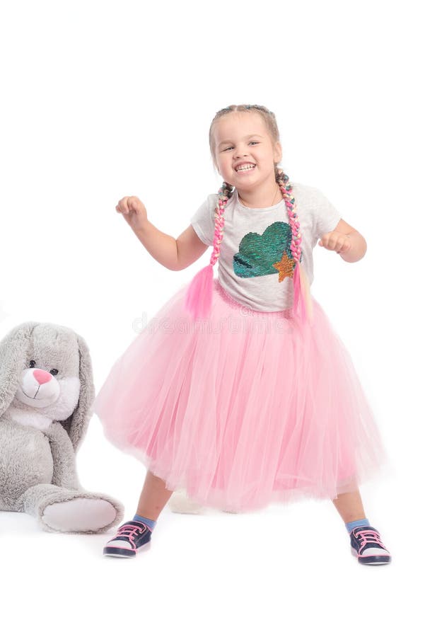 Menina que levanta junto com brinquedos grandes imagem de stock royalty free