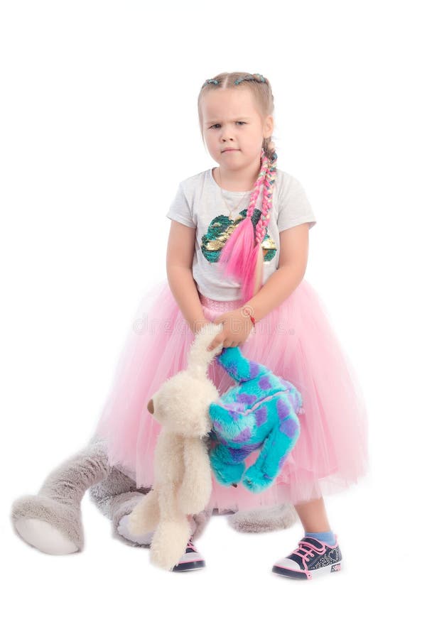 Menina que levanta junto com brinquedos grandes fotografia de stock royalty free