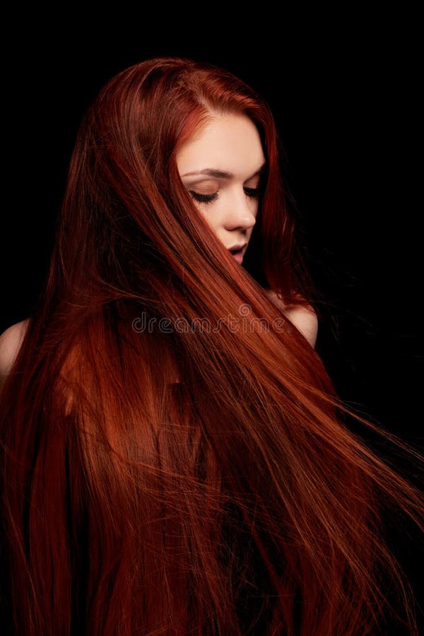 Menina Bonita sexy Do Ruivo Com Cabelo Longo Retrato Perfeito Da Mulher  No Fundo Preto Cabelo Lindo E Beleza Natural Dos Olhos Foto de Stock -  Imagem de senhora, beleza: 94328100