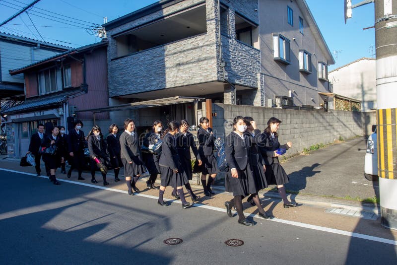Meninas da escola em Kyoto imagens de stock royalty free Meninas da escola em Kyoto imagens de stock royalty free
