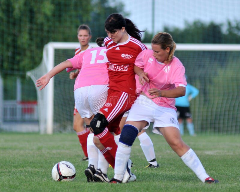 Meninas do futebol fotografia de stock Meninas do futebol fotografia de stock