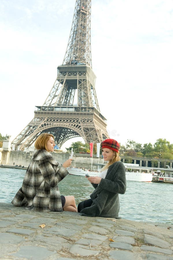Meninas em Paris imagem de stock royalty free