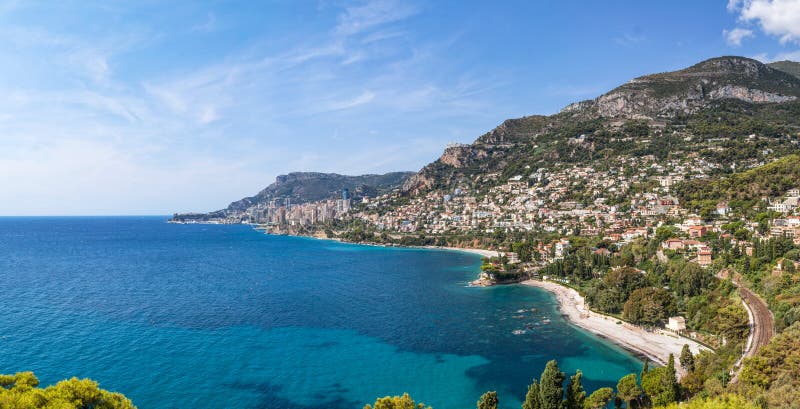 Mening aan Monte Carlo en Larvotto Monaco en roquebrune-GLB-Marti royalty-vrije stock afbeeldingen Mening aan Monte Carlo en Larvotto Monaco en roquebrune-GLB-Marti royalty-vrije stock afbeeldingen