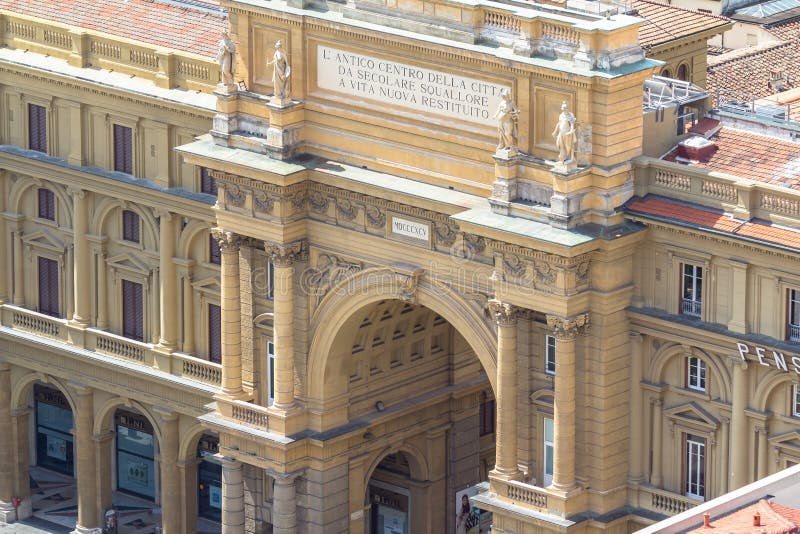 Mening aan Piazza della Repubblica, Florence, Italië royalty-vrije stock afbeelding Mening aan Piazza della Repubblica, Florence, Italië royalty-vrije stock afbeelding