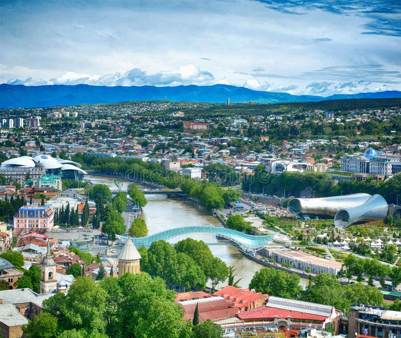 Mening bij de oude stad van Tbilisi, hoofdstad van Georgië royalty-vrije stock foto's Mening bij de oude stad van Tbilisi, hoofdstad van Georgië royalty-vrije stock foto's
