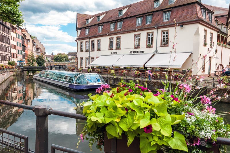 Mening bij het historische kwart van La Petite France van de stad van Straatsburg royalty-vrije stock afbeelding Mening bij het historische kwart van La Petite France van de stad van Straatsburg royalty-vrije stock afbeelding
