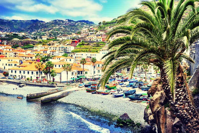 Uitzicht op Câmara de Lobos, een klein vissersdorp, Madeira stock afbeeldingen