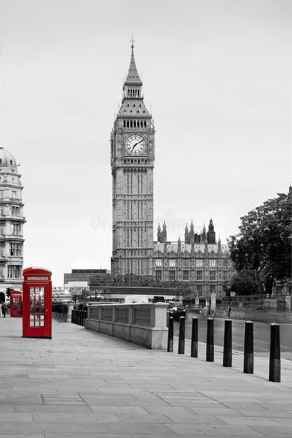 Mening van de Big Ben met rode telefooncel royalty-vrije stock afbeeldingen Mening van de Big Ben met rode telefooncel royalty-vrije stock afbeeldingen