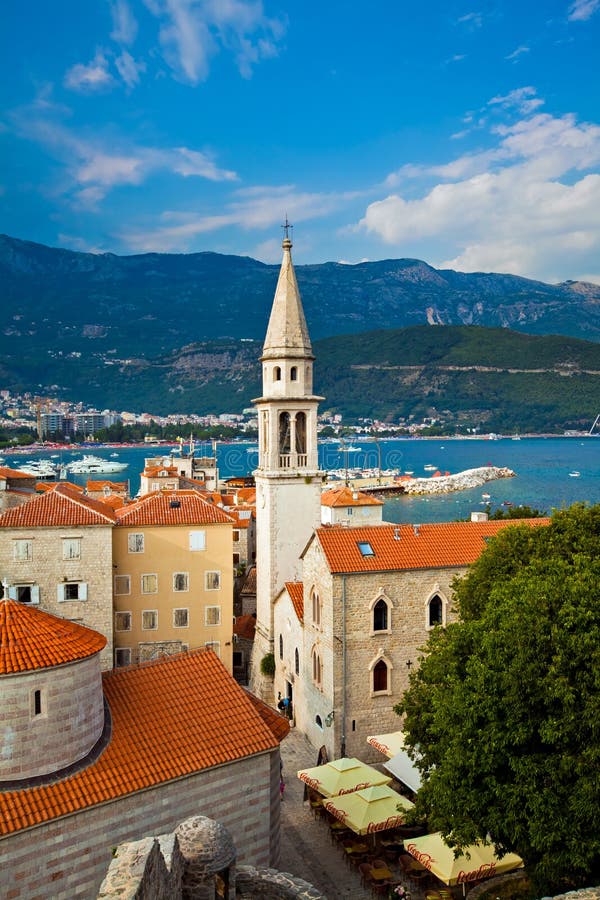 Mening van de Budva de oude stad in Montenegro royalty-vrije stock afbeeldingen Mening van de Budva de oude stad in Montenegro royalty-vrije stock afbeeldingen