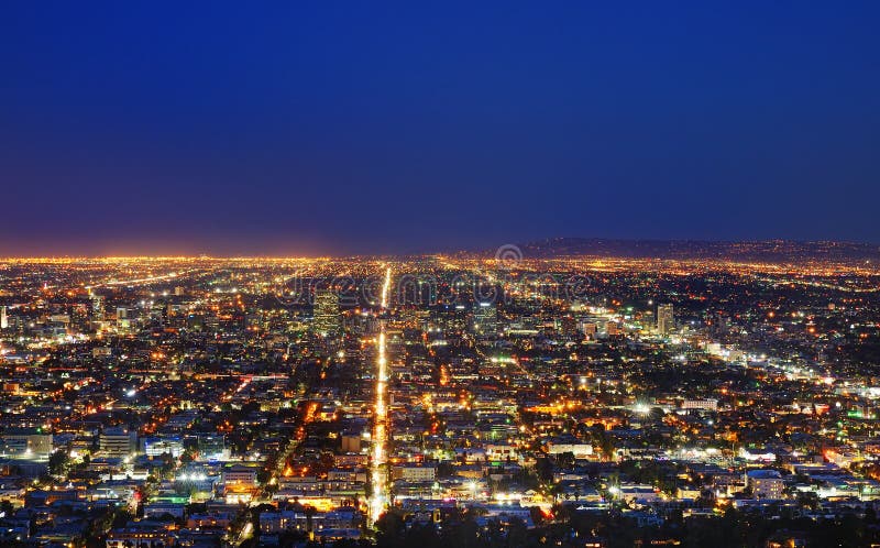 Mening van de horizon van Los Angeles bij nacht stock foto's Mening van de horizon van Los Angeles bij nacht stock foto's