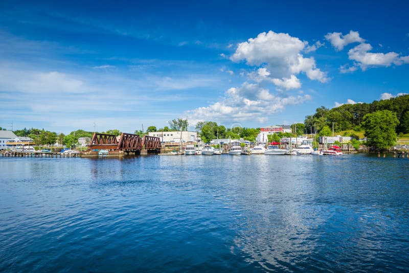 Mening van de Seekonk-Rivier, in Voorzienigheid, Rhode Island royalty-vrije stock foto Mening van de Seekonk-Rivier, in Voorzienigheid, Rhode Island royalty-vrije stock foto