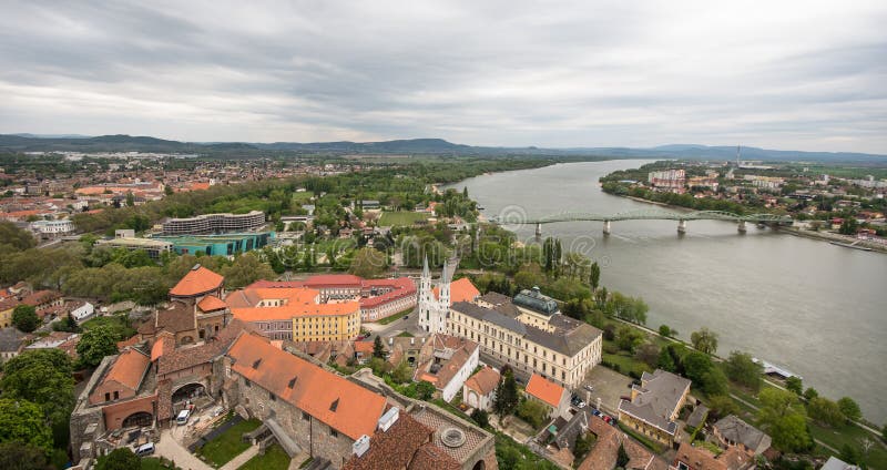 Mening van Esztergom-Basiliek, Esztergom, Hongarije royalty-vrije stock fotografie Mening van Esztergom-Basiliek, Esztergom, Hongarije royalty-vrije stock fotografie