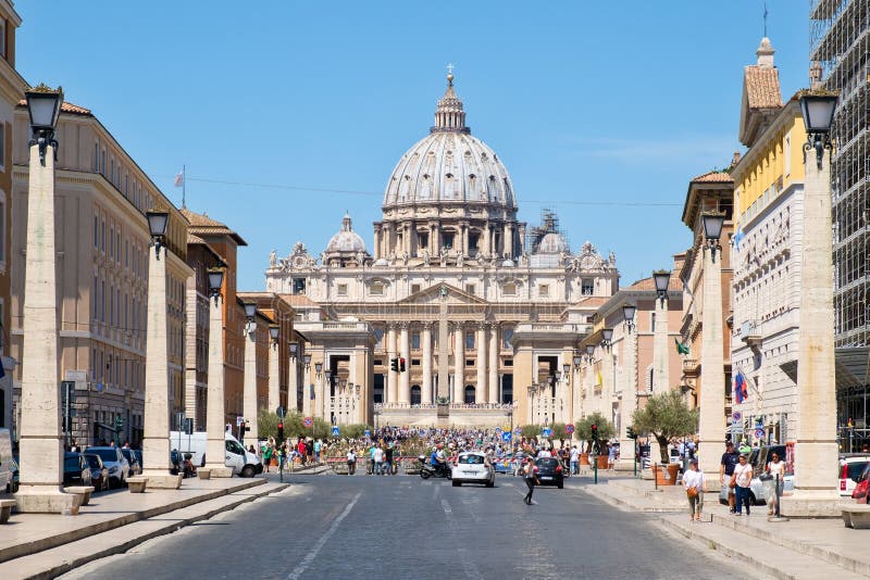 Mening van Heilige Peter Basilica en de Stad van Vatikaan royalty-vrije stock foto's Mening van Heilige Peter Basilica en de Stad van Vatikaan royalty-vrije stock foto's