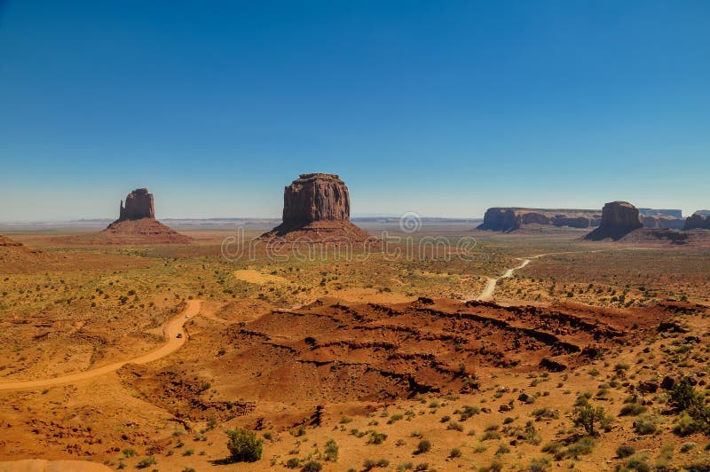 Mening van iconische Monumentenvallei in Arizona stock afbeelding Mening van iconische Monumentenvallei in Arizona stock afbeelding