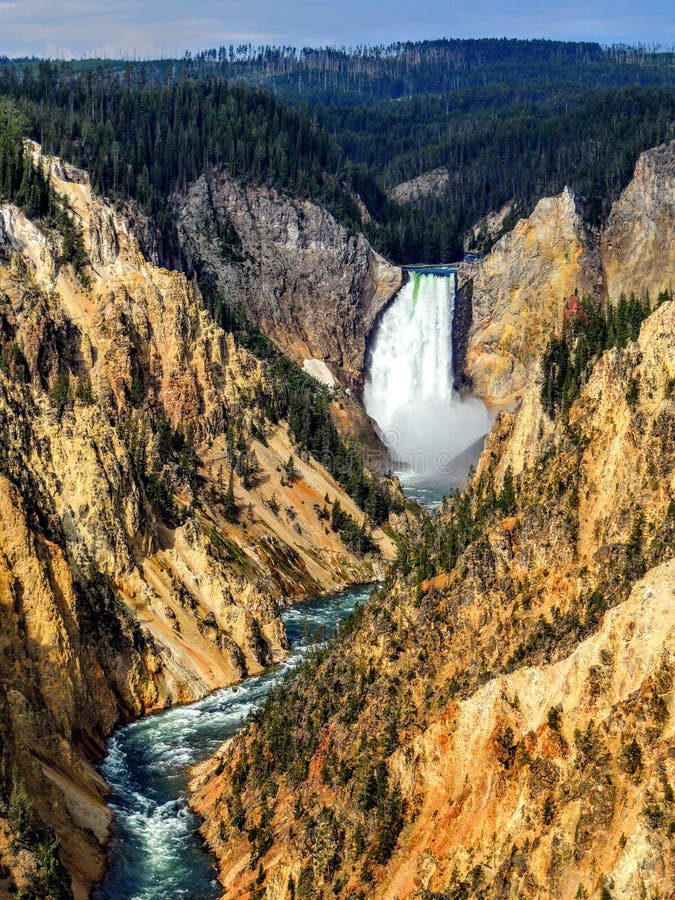 Mening van Lagere Dalingen van Rood Rotspunt, Grand Canyon van de Yellowstone-Rivier, het Nationale Park van Yellowstone, Wyoming stock fotografie Mening van Lagere Dalingen van Rood Rotspunt, Grand Canyon van de Yellowstone-Rivier, het Nationale Park van Yellowstone, Wyoming stock fotografie