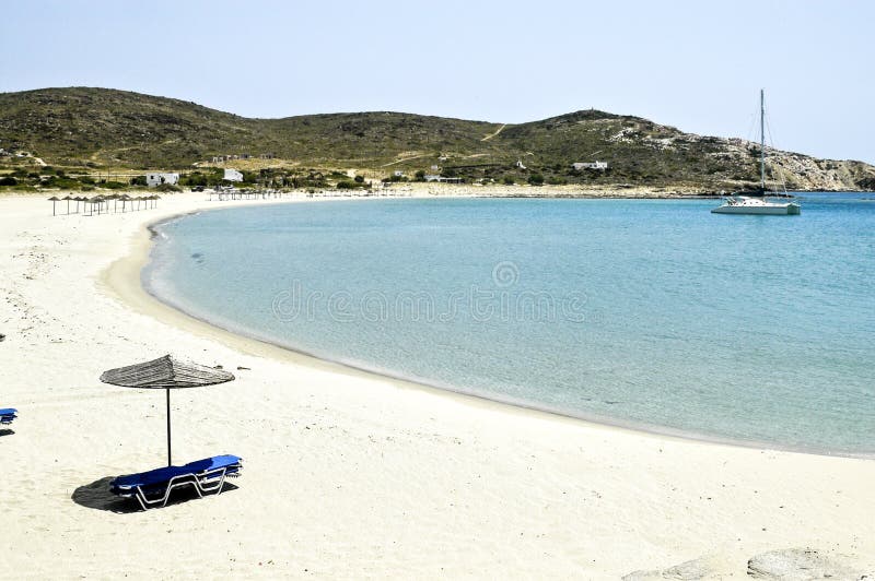 Mening van Maganari-strand, Ios eiland, Griekenland stock afbeelding Mening van Maganari-strand, Ios eiland, Griekenland stock afbeelding