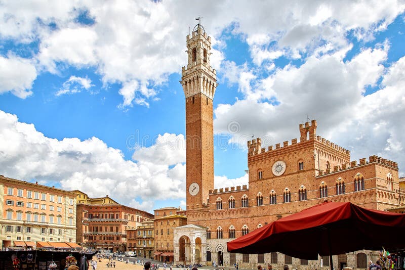Mening van `-Piazza del Campo ` hoofdvierkant in het stadscentrum van Siena stock afbeeldingen Mening van `-Piazza del Campo ` hoofdvierkant in het stadscentrum van Siena stock afbeeldingen