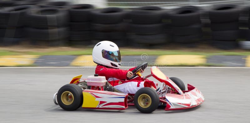 Menino asiático em um kart ir imagens de stock Menino asiático em um kart ir imagens de stock