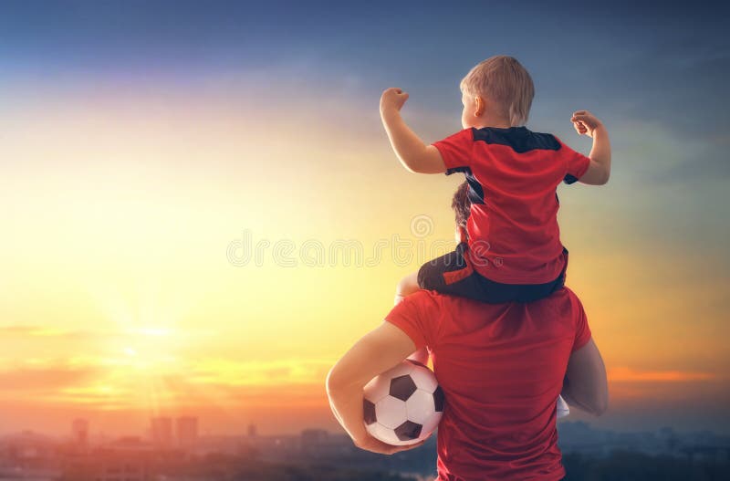 Foto De Stock Dois Meninos Jogando Futebol, Royalty-Free