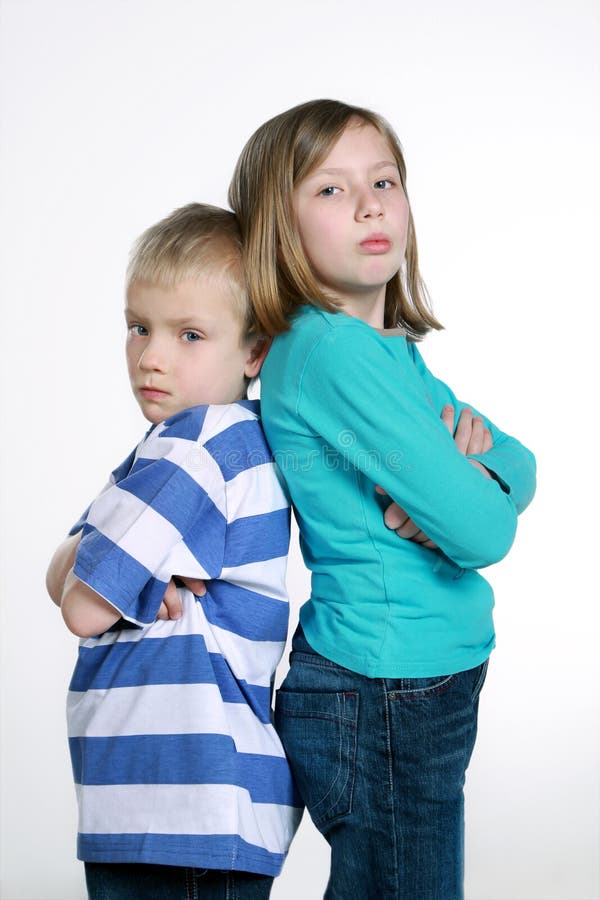 Menino e menina após a discussão imagens de stock Menino e menina após a discussão imagens de stock
