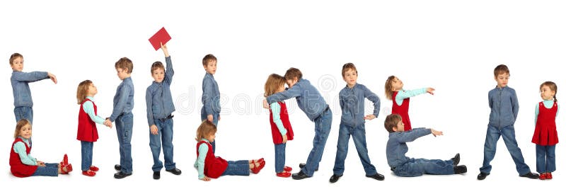 Menino e menina que fazem a palavra CRIANÇAS a colagem foto de stock Menino e menina que fazem a palavra CRIANÇAS a colagem foto de stock