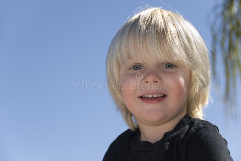 Rapaz sorridente fotografia de stock royalty free