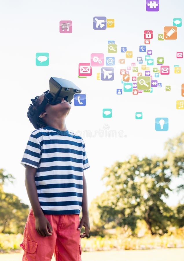 Menino que veste auriculares da realidade virtual de VR com relação imagens de stock Menino que veste auriculares da realidade virtual de VR com relação imagens de stock