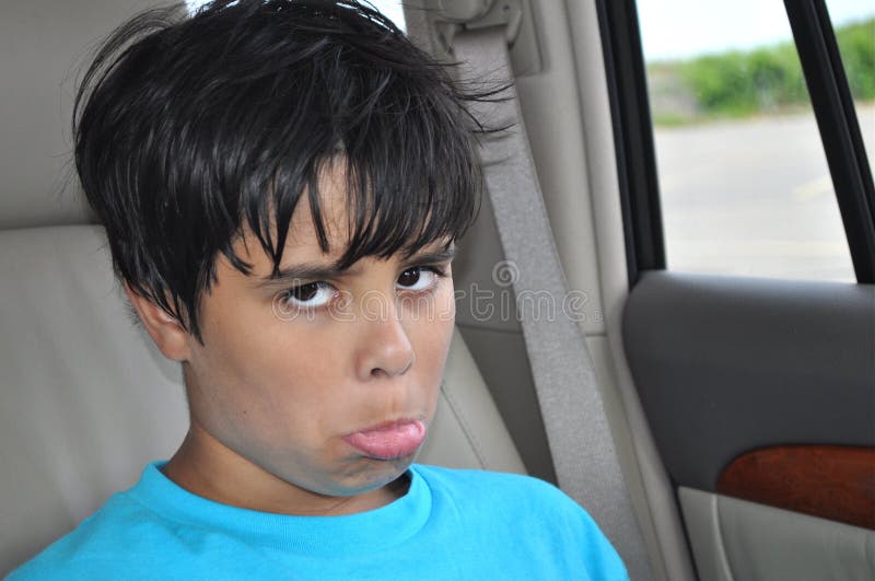 Menino triste foto de stock Menino triste foto de stock