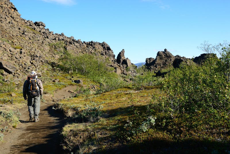 Man die in IJsland wandelt royalty-vrije stock foto's