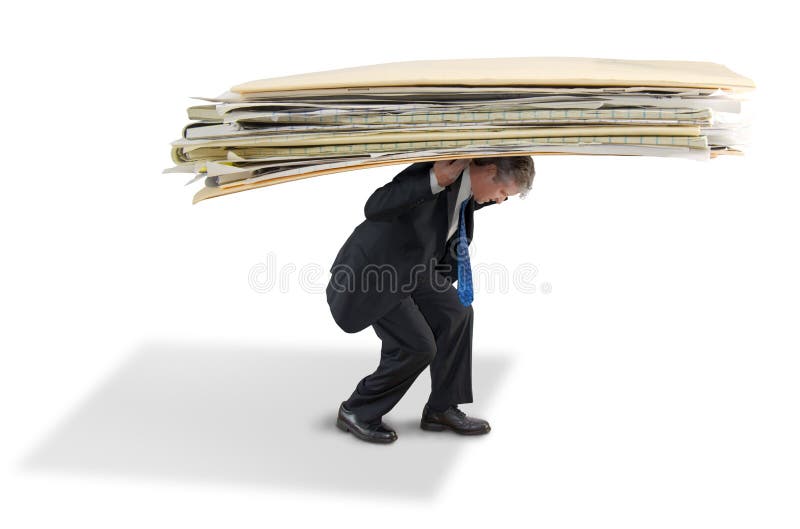 Mens die onder grote stapel van administratie worstelt Mens die onder grote stapel van administratie worstelt